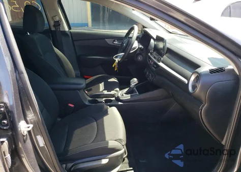 2021 Kia Forte Fe z USA, uszkodzony, nr VIN 3KPF24AD0ME296650